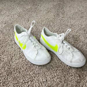 Nike sneakers girls size 3.5. Only worn a few times!